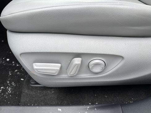 Used 2024 Toyota Highlander XLE image 10