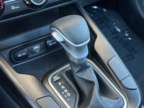 Used 2025 Kia Soul LX w/ LX Technology Package FWD image 21
