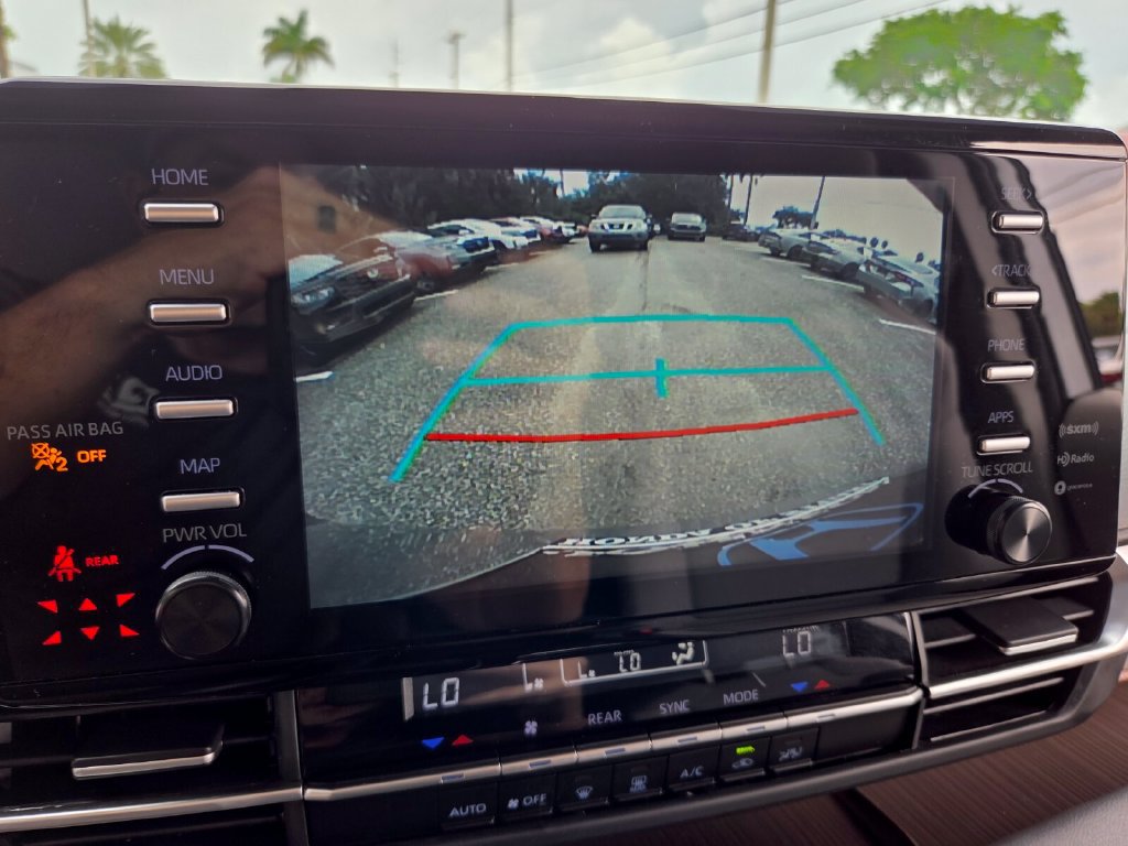 Used 2024 Toyota Sienna LE FWD image 27