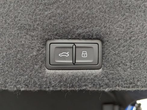 Used 2021 Lamborghini Urus AWD/4WD image 57