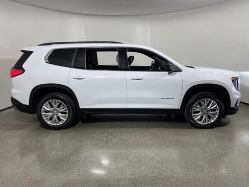Used 2024 GMC Acadia Elevation image 2