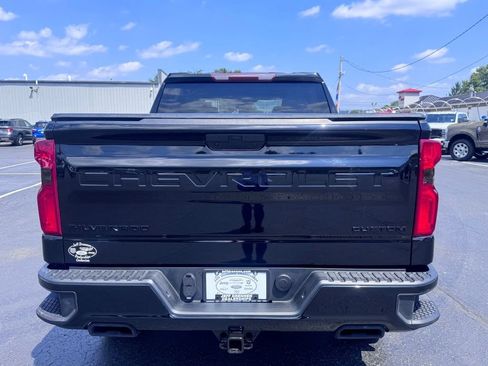 Used 2021 Chevrolet Silverado 1500 Custom Trail Boss w/ Midnight Edition AWD/4WD image 6