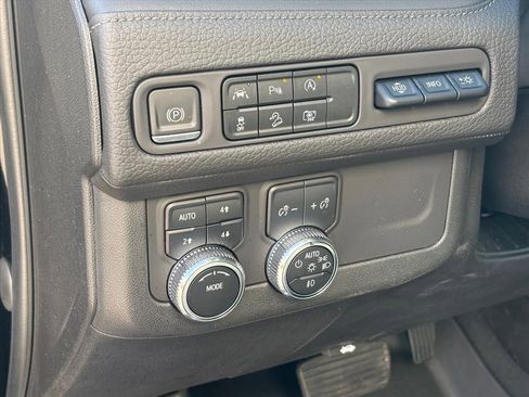 Used 2023 GMC Yukon Denali AWD/4WD image 8