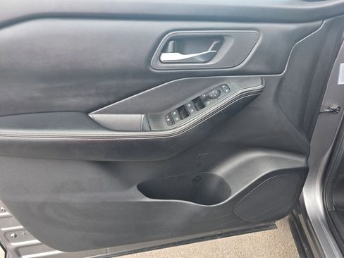 Used 2024 Nissan Rogue SV image 15