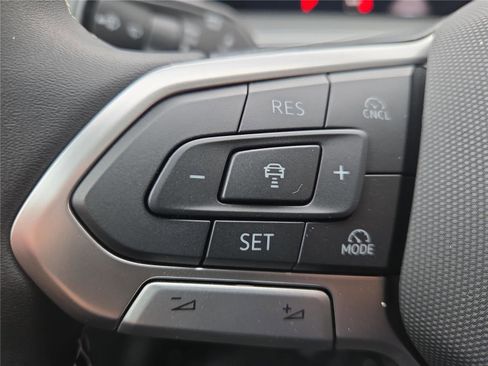 New 2026 Volkswagen Tiguan SE image 16