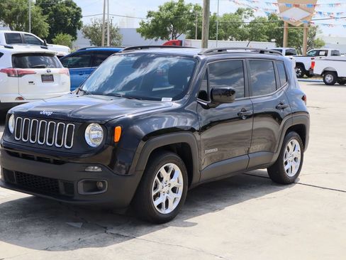 Used 2017 Jeep Renegade Latitude FWD image 5