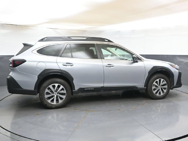 Used 2025 Subaru Outback Premium AWD/4WD image 6