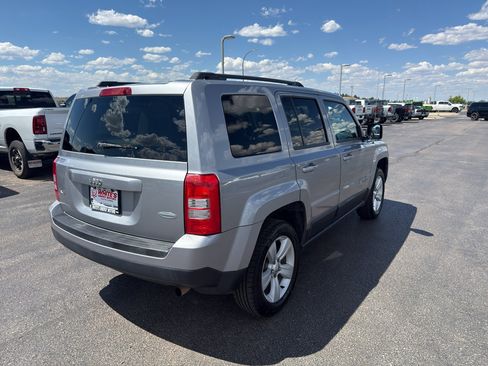 Used 2014 Jeep Patriot Latitude AWD/4WD image 5