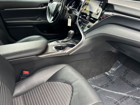 Certified 2022 Toyota Camry SE image 16