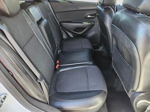 Used 2018 Chevrolet Trax LT w/ LT Convenience Package image 18