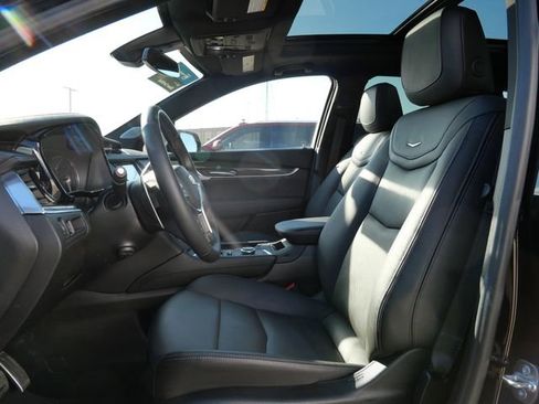 Used 2025 Cadillac XT5 Sportv w/ LPO, Floor Liner Package AWD/4WD image 11