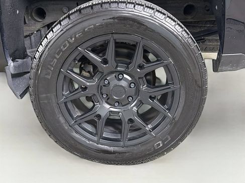 Used 2018 Chevrolet Silverado 1500 LT w/ All Star Edition RWD image 28