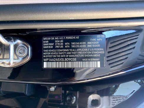 Certified 2025 Porsche Macan image 36