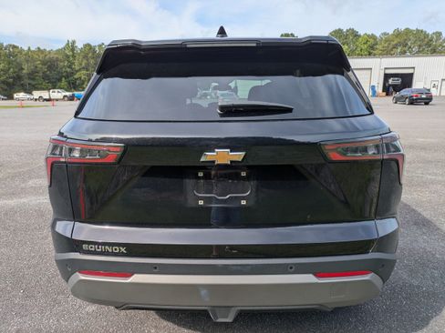 Used 2026 Chevrolet Equinox LT w/ Convenience Package II FWD image 3