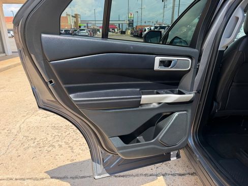 Used 2021 Ford Explorer XLT w/ Equipment Group 202A AWD/4WD image 13