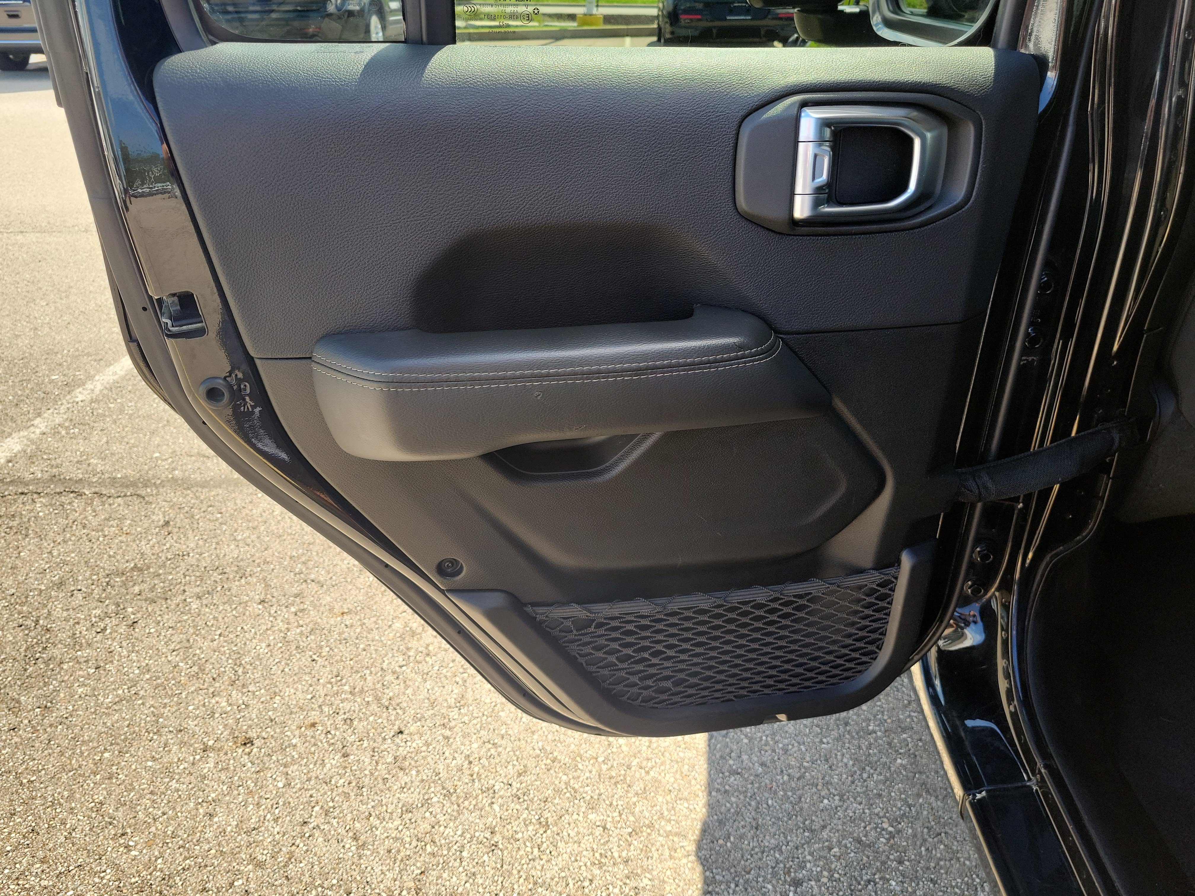 Used 2023 Jeep Wrangler Unlimited Sahara AWD/4WD image 13