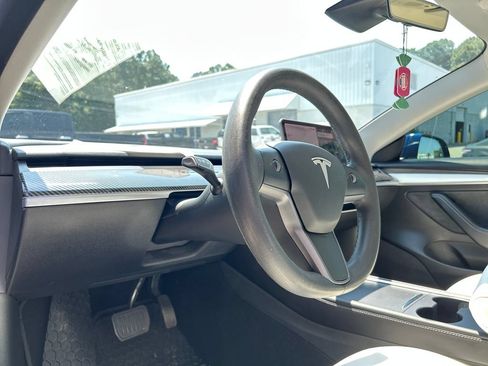 Used 2022 Tesla Model 3 Long Range AWD/4WD image 9
