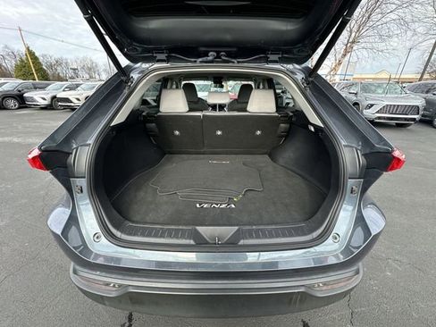 Used 2022 Toyota Venza LE image 22