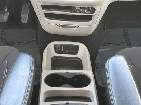 Used 2024 Chrysler Voyager LX image 19