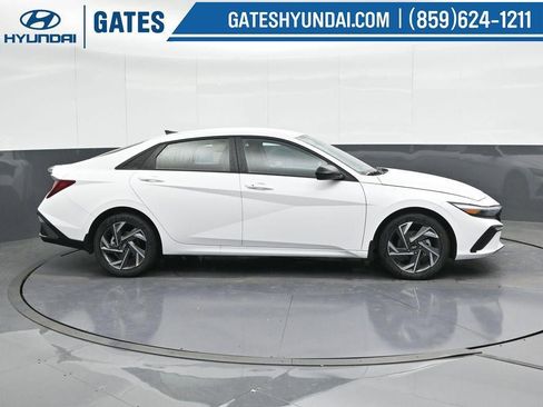 New 2025 Hyundai Elantra Sport FWD image 4