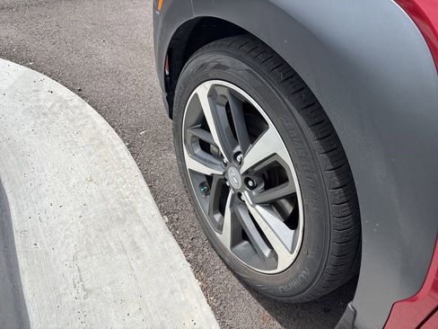 Used 2021 Hyundai Kona Limited image 2