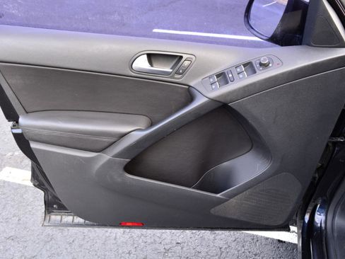 Used 2017 Volkswagen Tiguan Wolfsburg Edition image 9