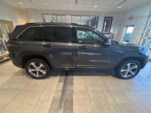 Used 2022 Jeep Grand Cherokee Limited 4xe image 2