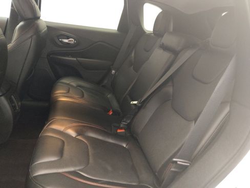 Used 2020 Jeep Cherokee Trailhawk image 18