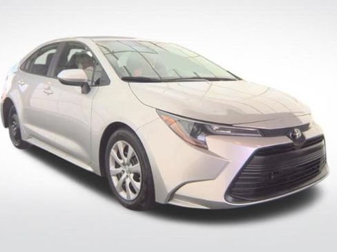 Used 2024 Toyota Corolla LE FWD image 9