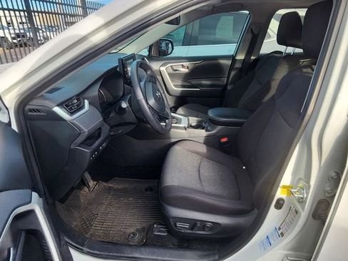 Used 2021 Toyota RAV4 XLE w/ Convenience Package image 3