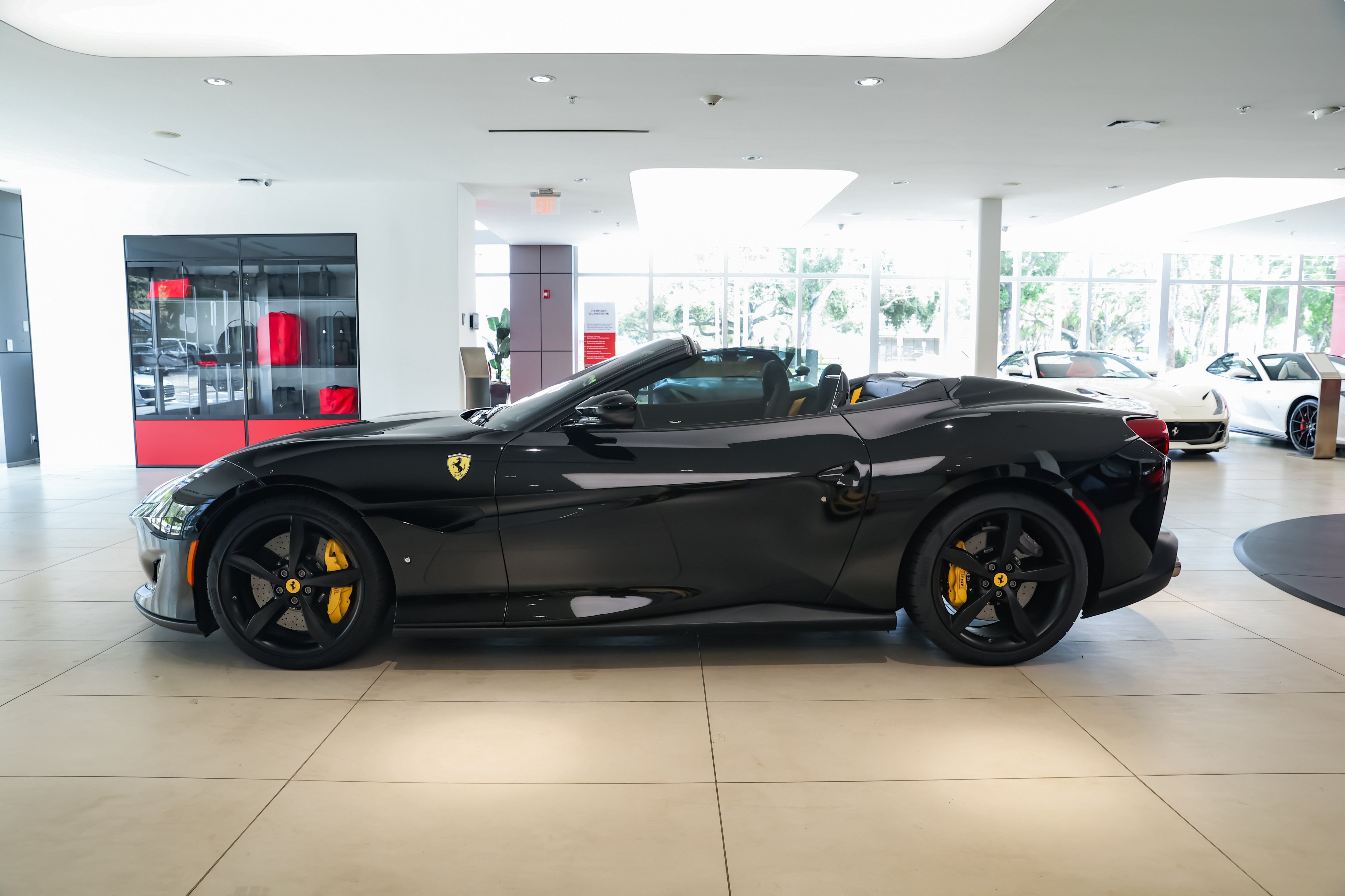 Used 2019 Ferrari Portofino RWD image 35