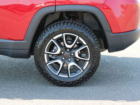 Used 2025 Jeep Compass Trailhawk AWD/4WD image 16