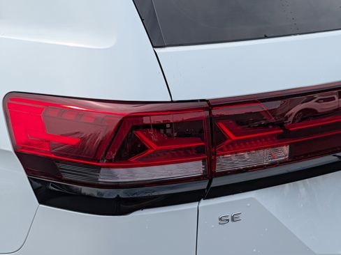Used 2024 Volkswagen Atlas Peak Edition SE AWD/4WD image 17