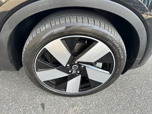 Certified 2022 Volvo C40 P8 Recharge Ultimate image 8