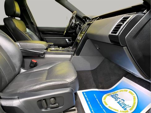 Used 2017 Land Rover Discovery SE image 26