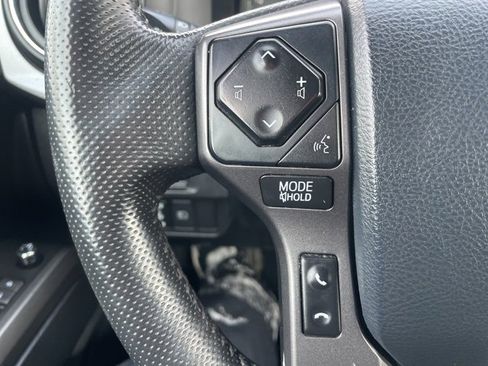 Used 2018 Toyota Tacoma TRD Sport image 21
