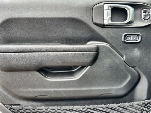 Used 2023 Jeep Gladiator Willys image 13