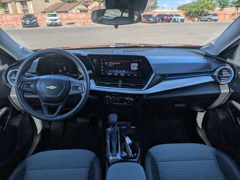 Certified 2025 Chevrolet Trax LT FWD image 14