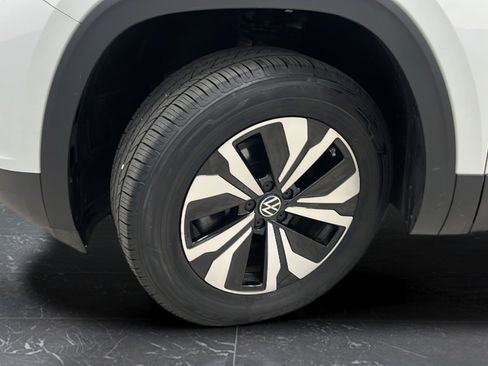 Used 2024 Volkswagen Atlas SE AWD/4WD image 34