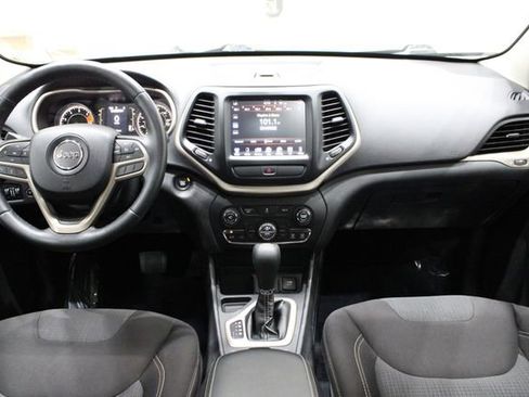 Used 2017 Jeep Cherokee Latitude w/ Comfort/Convenience Group image 22