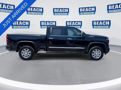 New 2026 Chevrolet Silverado 2500 High Country w/ High Country Premium Package AWD/4WD image 9