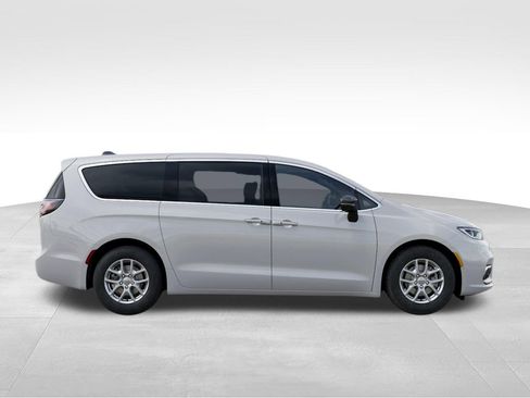 New 2026 Chrysler Pacifica Select FWD image 21