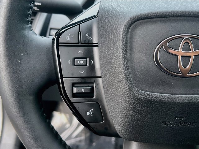 Used 2025 Toyota Prius XLE FWD image 17