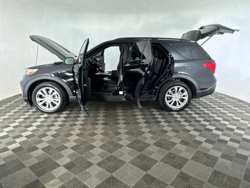 Used 2020 Ford Explorer XLT w/ Equipment Group 202A AWD/4WD image 11