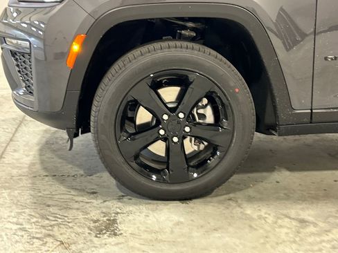 New 2026 Jeep Grand Cherokee L Limited image 11