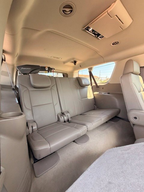 Used 2018 Chevrolet Suburban Premier AWD/4WD image 16