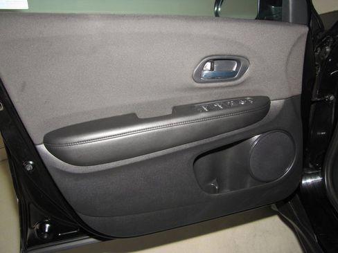 Used 2022 Honda HR-V LX image 10