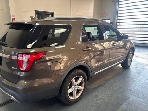 Used 2016 Ford Explorer XLT w/ Equipment Group 202A AWD/4WD image 10