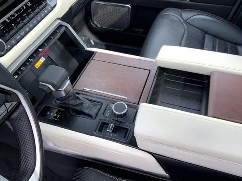 Used 2024 Toyota Sequoia Capstone AWD/4WD image 17