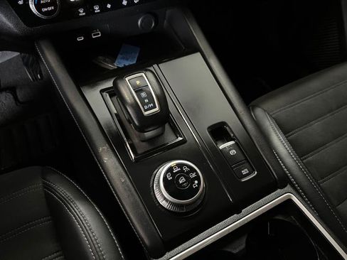 Used 2023 Mitsubishi Outlander SE FWD image 17